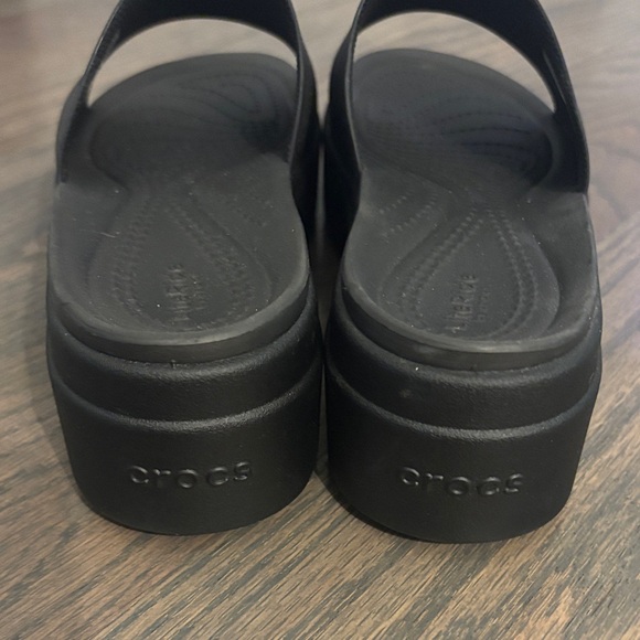 CROCS Brooklyn Slide Wedge Black Size 7 - LIKE NEW - Picture 3 of 9